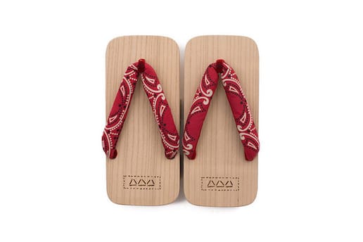 visvim からバンダナ下駄サンダルが登場