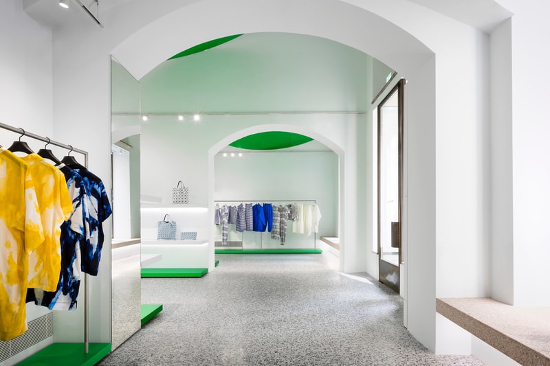 吉岡徳仁デザインによる イタリア初 ISSEY MIYAKE フラッグシップストア