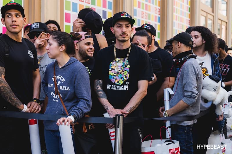 Nyで行われたkaws本人によるkaws X Peanuts X Uniqloのサイニングイベントの様子をチェック Hypebeast Jp Nyで行われたkaws本人によるkaws X Peanuts X Uniqloのサイニングイベントの様子をチェック Hypebeast Jp