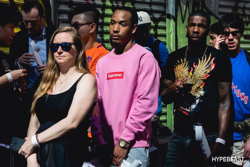 NYで行われたKAWS本人によるKAWS x Peanuts x Uniqloのサイニングイベントの様子をチェック