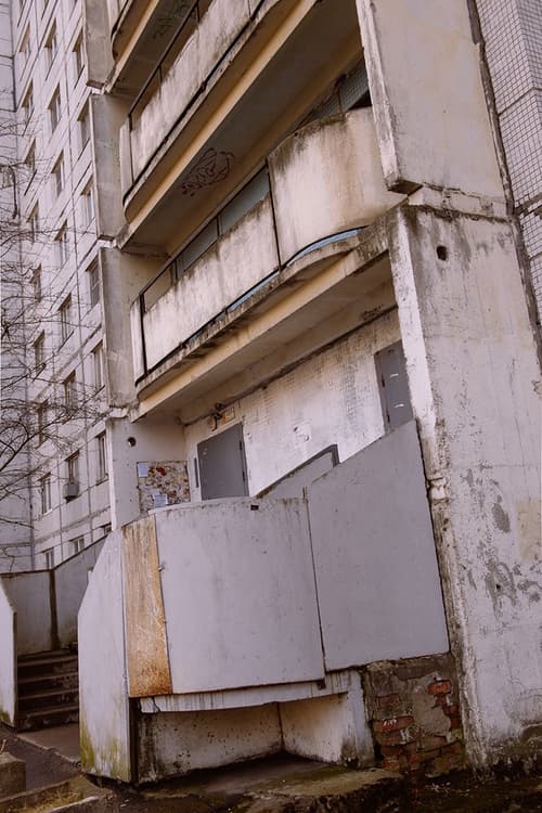 ソ連崩壊後のロシアを表現した Fucking Young! の最新エディトリアル