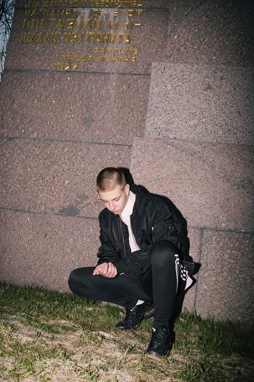 ソ連崩壊後のロシアを表現した Fucking Young! の最新エディトリアル