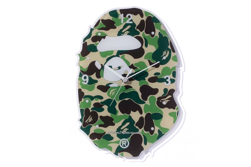 BAPE® より蓄光仕様のキャッチーなウォールクロックが登場？