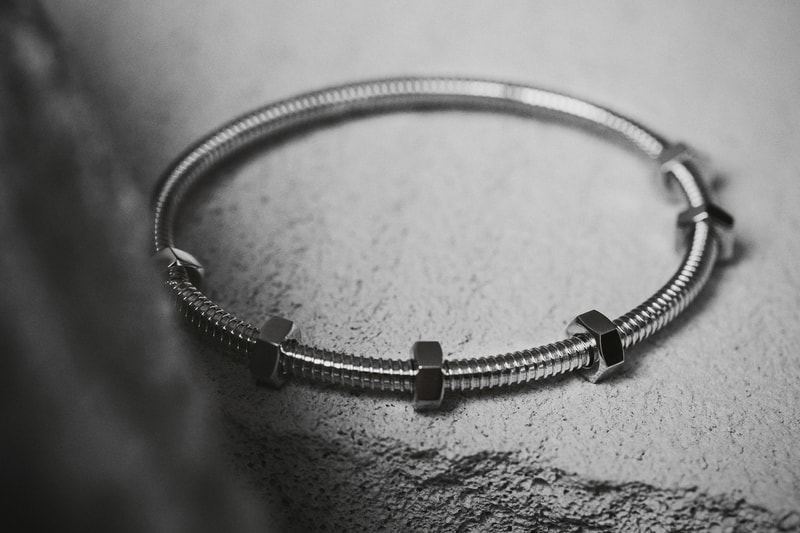 Cartier の Écrou de Cartier にクローズアップ