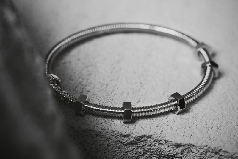 Cartier の Écrou de Cartier にクローズアップ