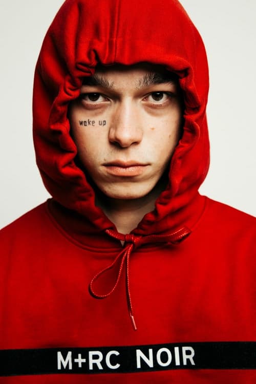 M+RC NOIR の色鮮やかなストリートスタイル