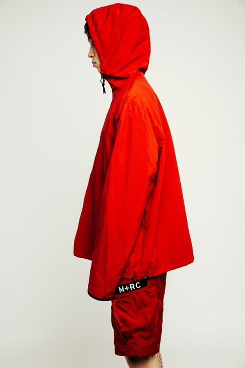 M+RC NOIR の色鮮やかなストリートスタイル