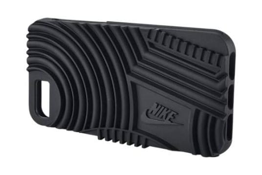 Nike がアウトソールパターンを採用した iPhone ケースをリリース