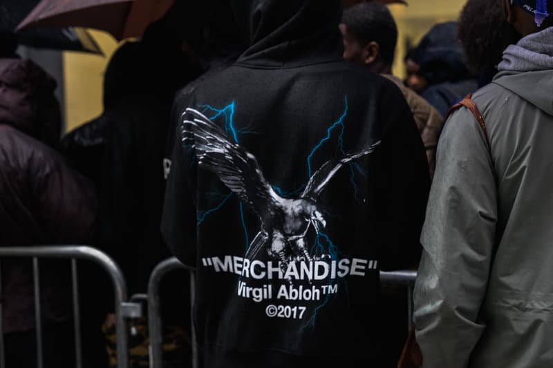 警察の到着前に Palace NYC 店オープンに並んだファン達は何を着ていた?