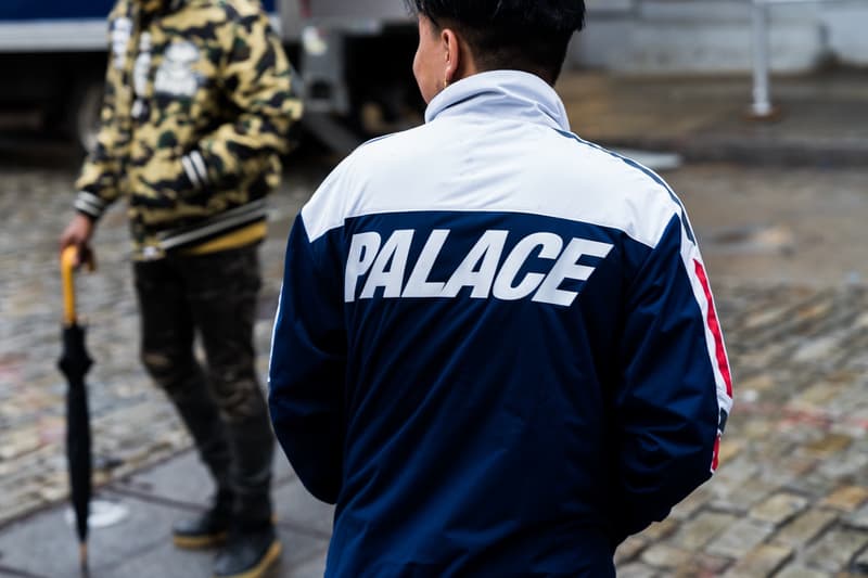 警察の到着前に Palace NYC 店オープンに並んだファン達は何を着ていた？