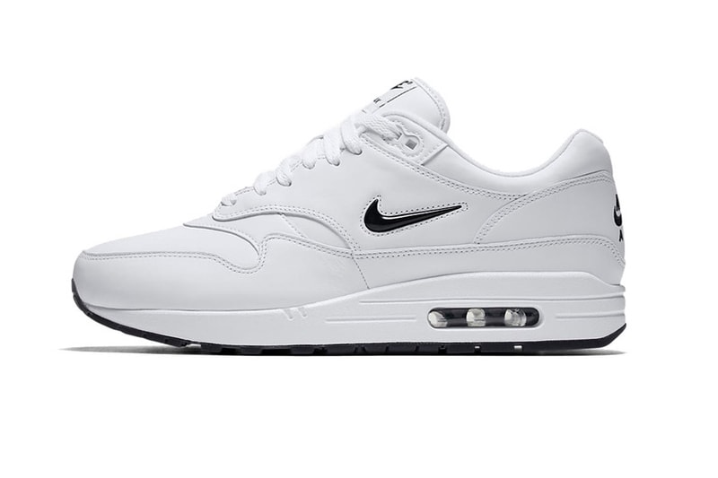 "Rare Ruby" と "Black Diamond" で登場する Nike Air Max 1 "Jewel"
