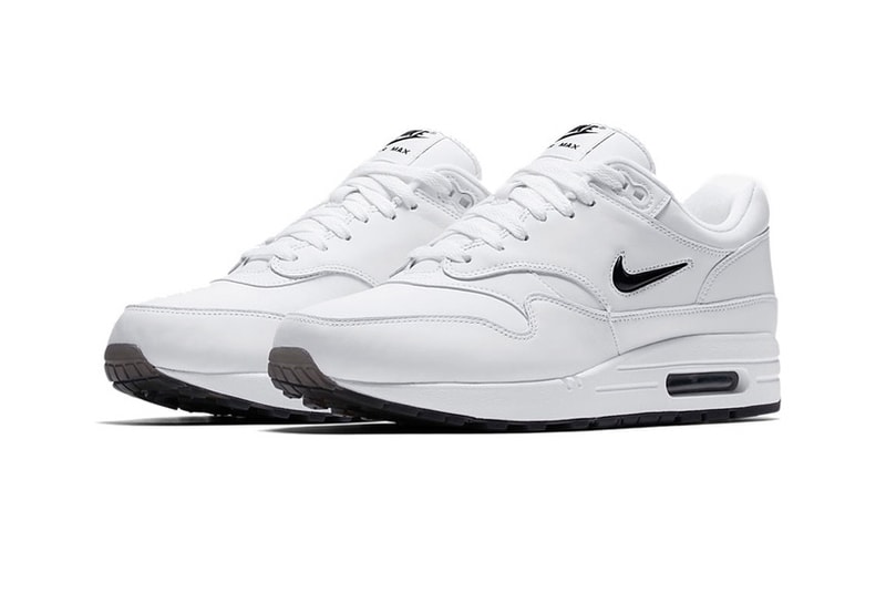 "Rare Ruby" と "Black Diamond" で登場する Nike Air Max 1 "Jewel"