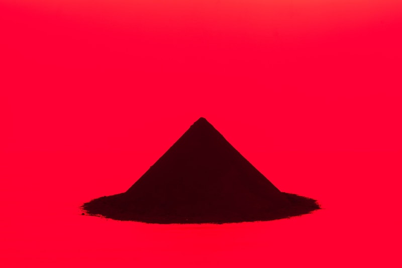 “世界で最も黒い顔料”の独占使用権を持つ Anish Kapoor アルゼンチン エキシビション