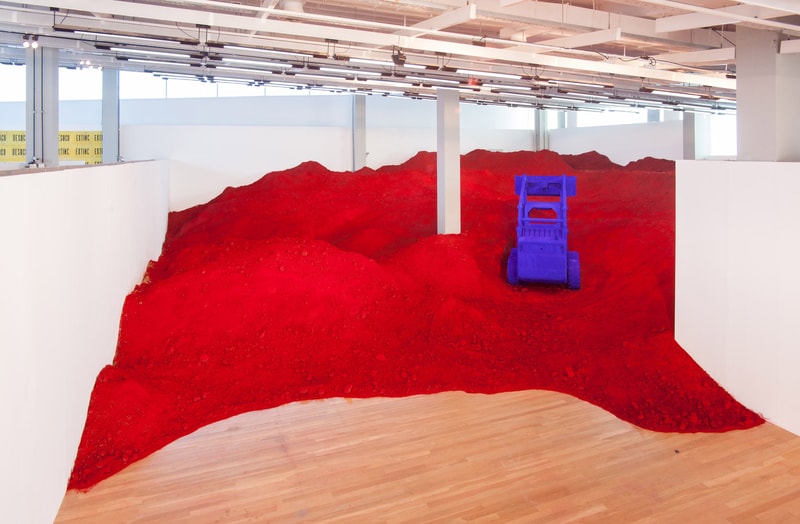 “世界で最も黒い顔料”の独占使用権を持つ Anish Kapoor アルゼンチン エキシビション