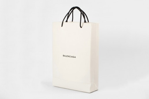 Balenciaga の十八番“超高級ショッピングバッグ”シリーズから14万円超えの新作が登場