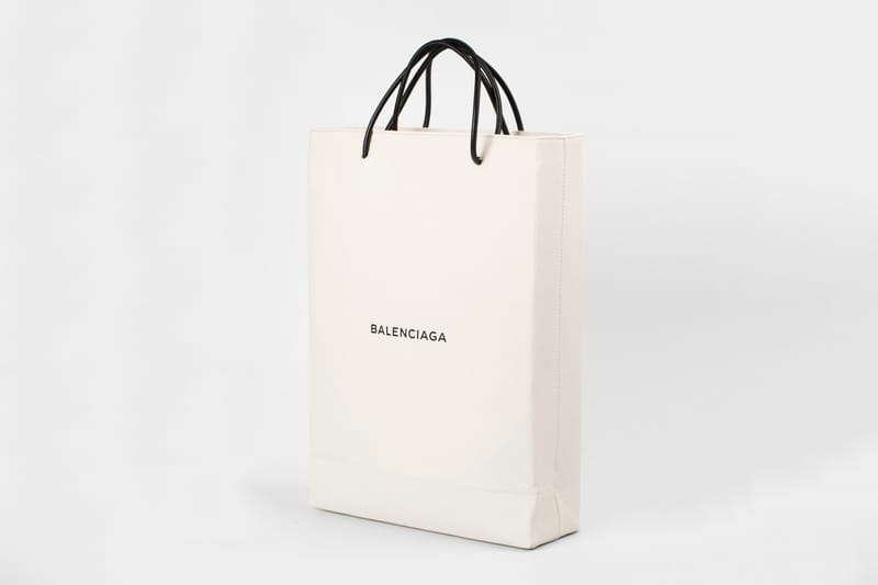 バレンシアガの十八番“超高級ショッピングバッグ”シリーズから14万円