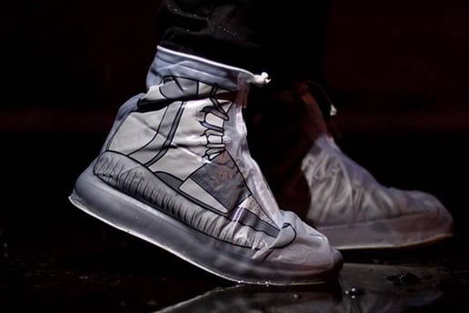 スニーカー用のレインコートとして活躍してくれる Dry Steppers