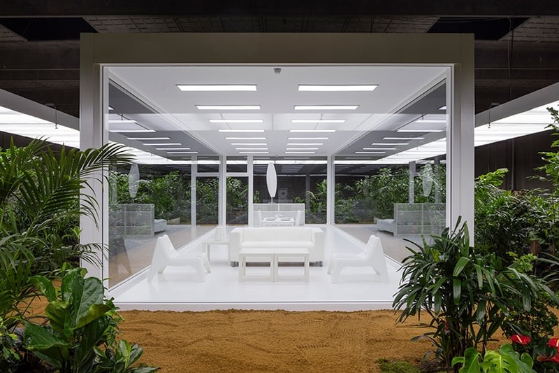 Doug Aitken の心ゆくまで家具を破壊できる最新インスタレーション