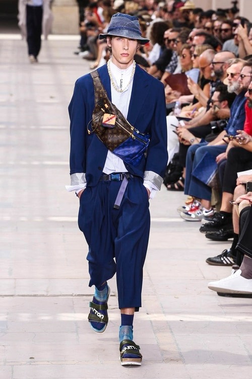 見る者をトロピカルな世界へと誘った Louis Vuitton の2018年春夏コレクション 色鮮やかな開襟シャツ、豊富なラゲージ&アクセサリーなど、見どころ満載のランウェイルック