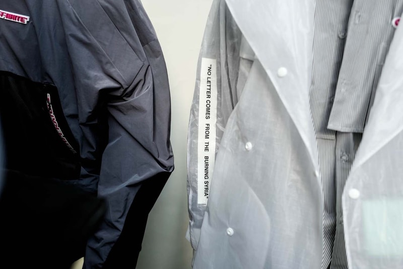OFF-WHITE™ x Vans による初コラボフットウェアはパリにてお披露目