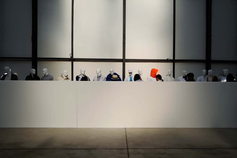 OFF-WHITE™ x Vans による初コラボフットウェアはパリにてお披露目