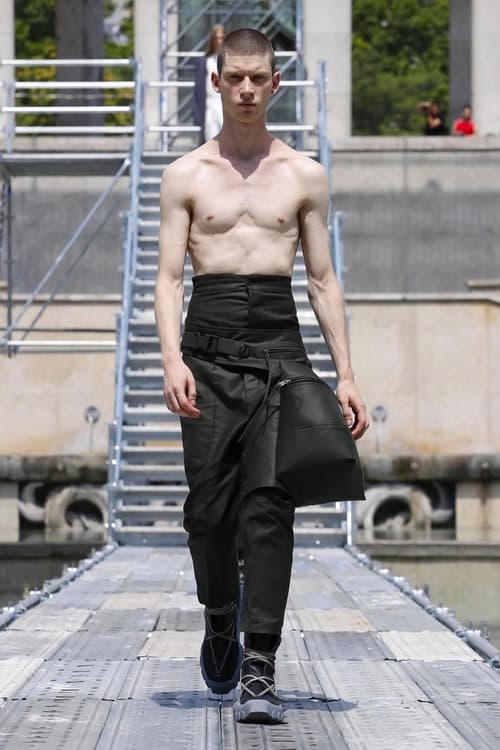 クラシックなゴシックの世界観が溢れる Rick Owens 2018年春夏コレクション