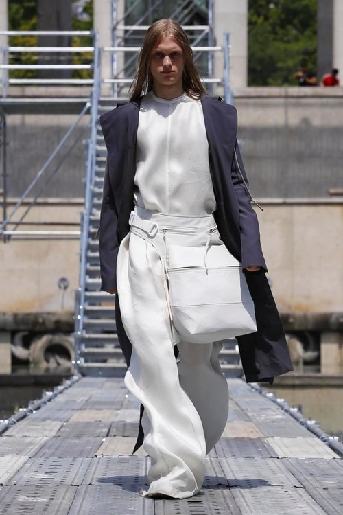 クラシックなゴシックの世界観が溢れる Rick Owens 2018年春夏コレクション