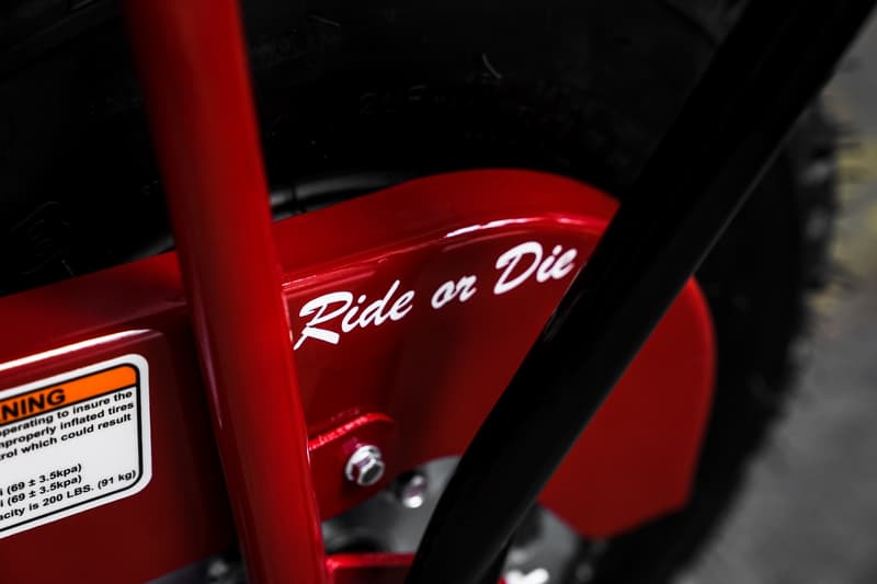 発売前の Supreme x Coleman コラボミニバイクにクローズアップ