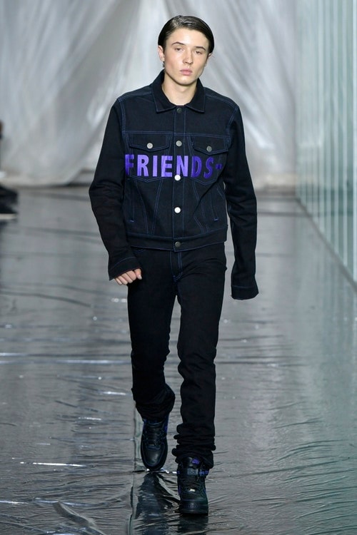 A$AP Bari のルーツであるハーレムにオマージュを捧げた VLONE 2018年春夏コレクション “Black History”をテーマに掲げた力強いデビューランウェイにはもちろんAir Force 1のコラボモデルも登場 ヴィーローン エイサップ バリ