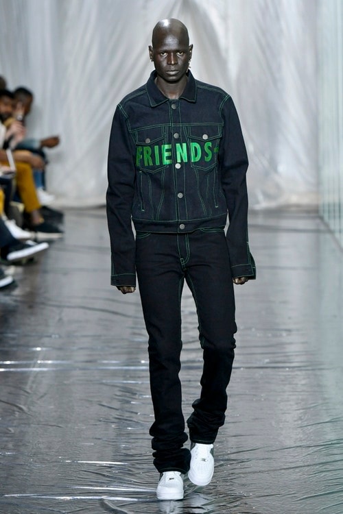 A$AP Bari のルーツであるハーレムにオマージュを捧げた VLONE 2018年春夏コレクション “Black History”をテーマに掲げた力強いデビューランウェイにはもちろんAir Force 1のコラボモデルも登場 ヴィーローン エイサップ バリ