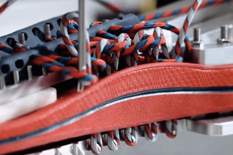 KEEN の UNEEK を目の前で製作：世界最小のシューズ工場 UNEEKBOT FACTORY STORE