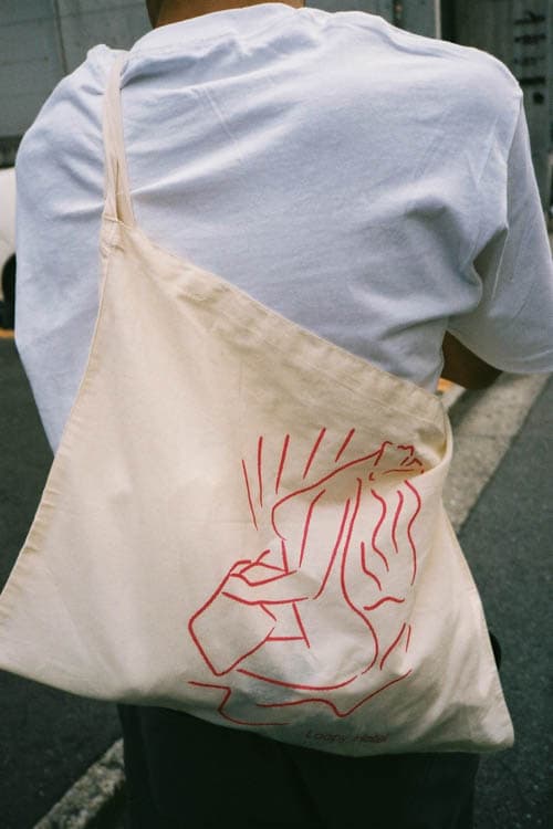 日本発の新鋭ストリートレーベル LOOPY HOTEL より2017年サマーコレクションのルックブックが到着 昨年春の始動にもかかわらず、すでに国外のストアでも展開される注目ブランドの最新コレクションは見逃し厳禁