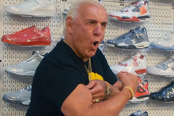 WWE が誇る伝説のレスラー リック・フレアーが “Sneaker Shopping” に登場
