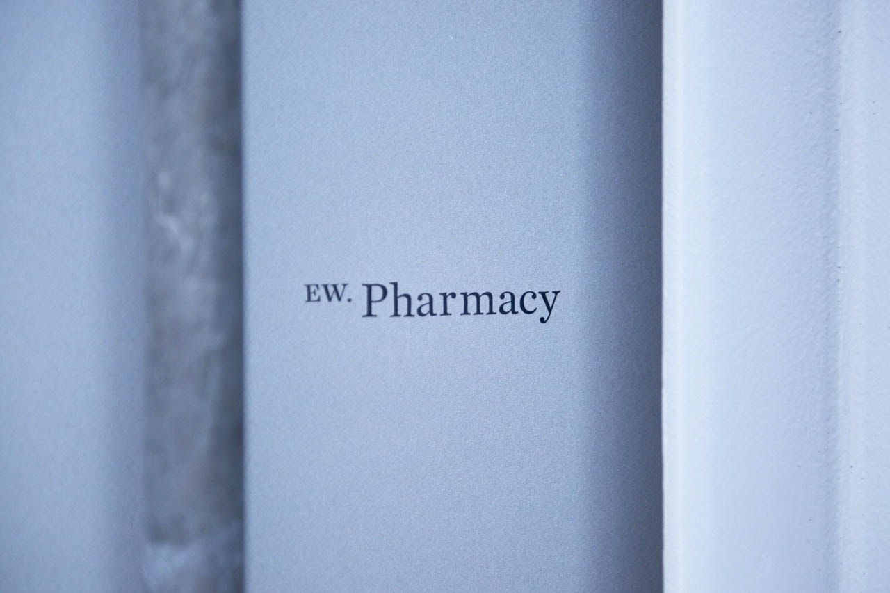 業界御用達 edenworks のドライフラワーショップ『EW.Pharmacy』 紅茶屋のブレンドや調剤薬局の調合をイメージした篠崎恵美の新たなショップで自分好みのドライフラワーを作ろう