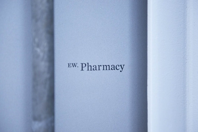 業界御用達 edenworks のドライフラワーショップ『EW.Pharmacy』 紅茶屋のブレンドや調剤薬局の調合をイメージした篠崎恵美の新たなショップで自分好みのドライフラワーを作ろう