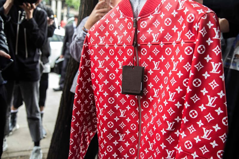 感度の高い紳士＆淑女たちの人気の中心はもちろん、〈Supreme〉を象徴するクラシックレッドのアパレル Supreme x Louis Vuitton のロンドンローンチをレポート シュプリーム ルイヴィトン