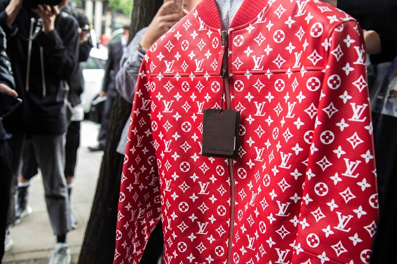 感度の高い紳士＆淑女たちの人気の中心はもちろん、〈Supreme〉を象徴するクラシックレッドのアパレル Supreme x Louis Vuitton のロンドンローンチをレポート シュプリーム ルイヴィトン