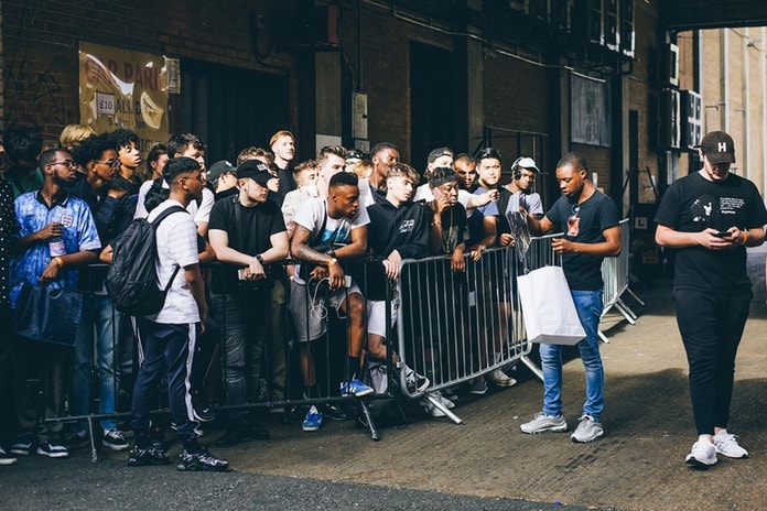 ロンドンでオープンした VLONE ポップアップの初日にクローズアップ