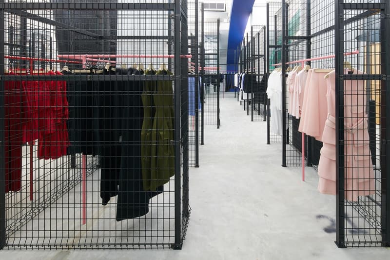 Dover Street Market Singapore の店内を早速チェック