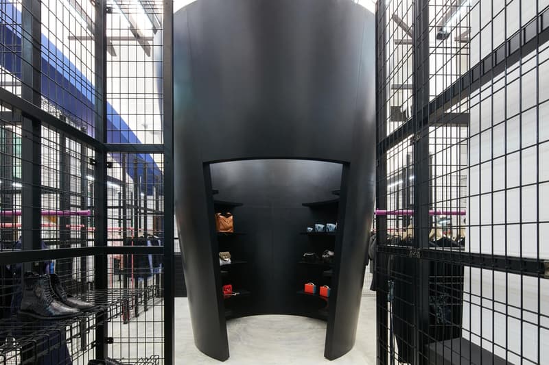 Dover Street Market Singapore の店内を早速チェック