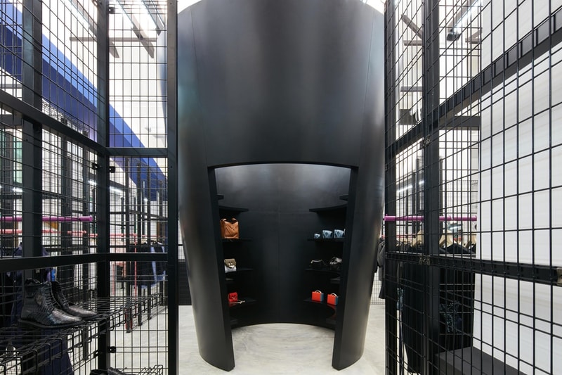 Dover Street Market Singapore の店内を早速チェック