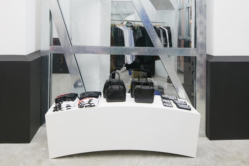 Dover Street Market Singapore の店内を早速チェック