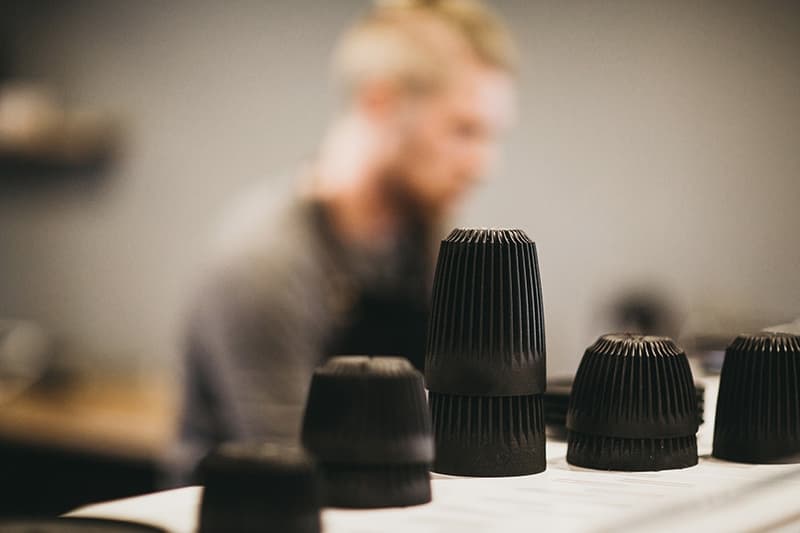 コーヒー豆で作られた持続可能なコーヒーカップ