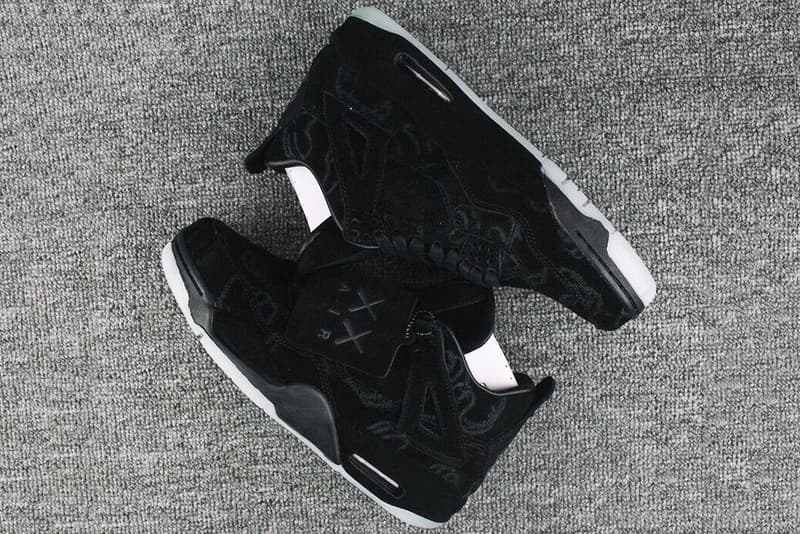 KAWS 本人がオールブラックのコラボ Air Jordan 4 “Friends & Family” の画像をInstagaram に投稿 カウズ　ジョーダン エアジョーダン