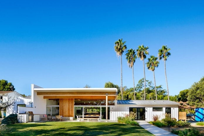 Beastie Boys の Mike D が音楽好きのサーファーにはたまらないであろうマリブにある自身のビーチハウスを公開