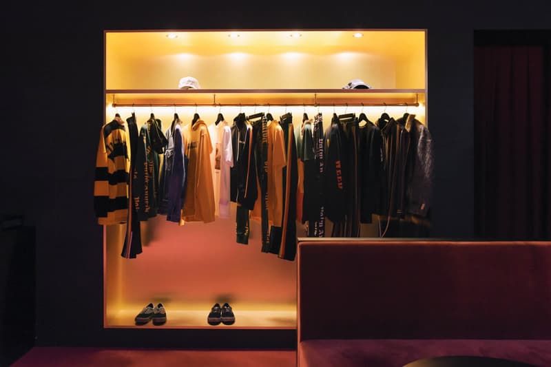 ストリップクラブをイメージしたムーディな店内と限定アイテムを『HYPEBEAST』が先行公開 Palm Angels の期間限定ポップアップストア “LONELY HEARTS CLUB” が青山にオープン