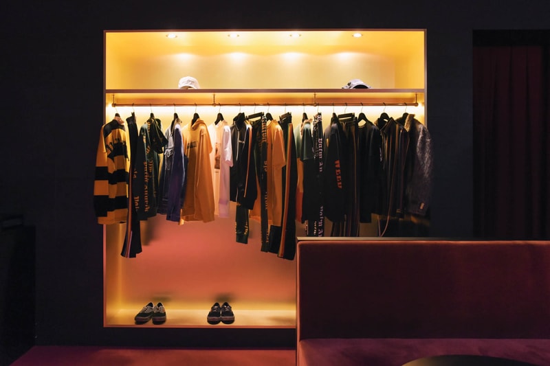 ストリップクラブをイメージしたムーディな店内と限定アイテムを『HYPEBEAST』が先行公開 Palm Angels の期間限定ポップアップストア “LONELY HEARTS CLUB” が青山にオープン