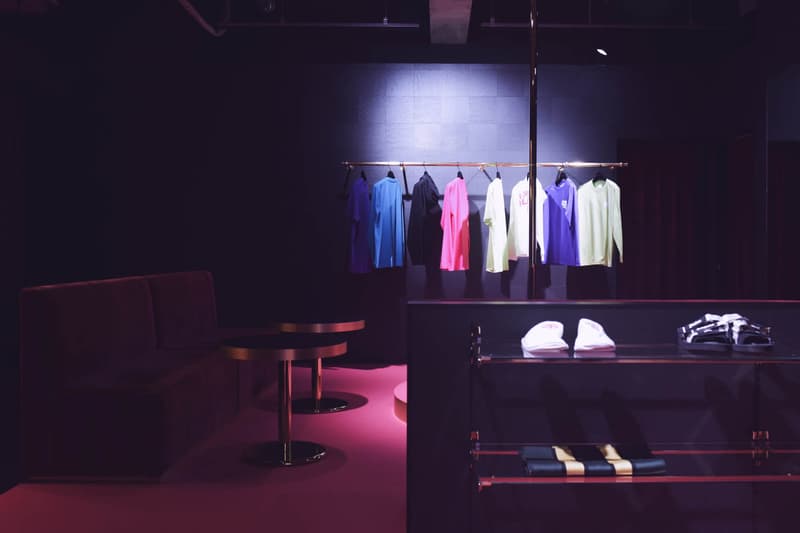 ストリップクラブをイメージしたムーディな店内と限定アイテムを『HYPEBEAST』が先行公開 Palm Angels の期間限定ポップアップストア “LONELY HEARTS CLUB” が青山にオープン
