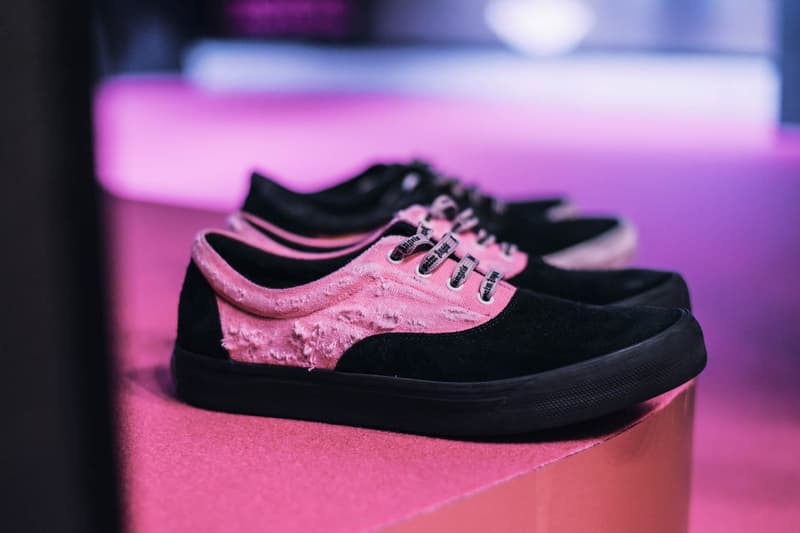 ストリップクラブをイメージしたムーディな店内と限定アイテムを『HYPEBEAST』が先行公開 Palm Angels の期間限定ポップアップストア “LONELY HEARTS CLUB” が青山にオープン