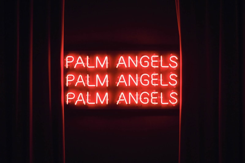 ストリップクラブをイメージしたムーディな店内と限定アイテムを『HYPEBEAST』が先行公開 Palm Angels の期間限定ポップアップストア “LONELY HEARTS CLUB” が青山にオープン